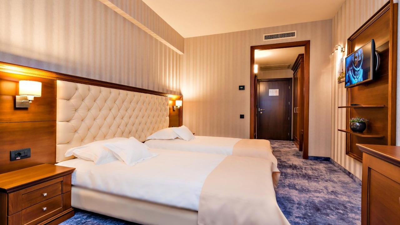 Briliant Hotel Cluj-Napoca Exteriör bild